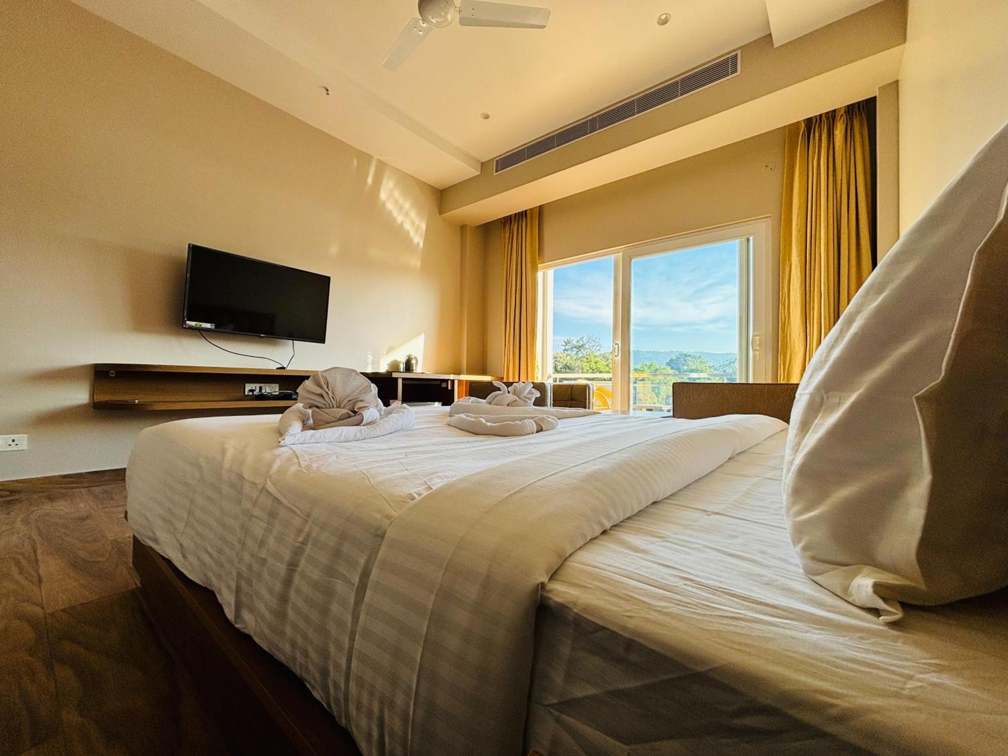 Finn'S Weaver Resort, Kāziranga Extérieur photo