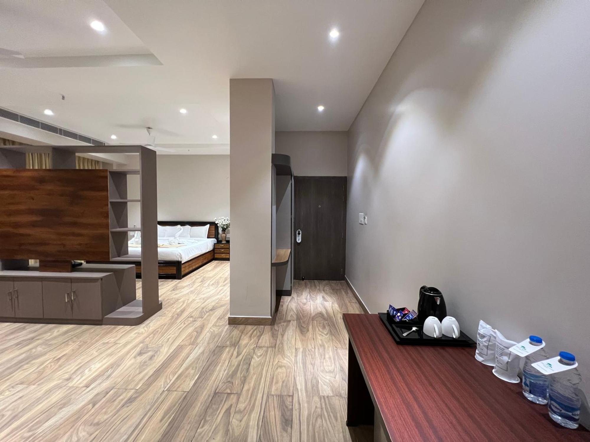 Finn'S Weaver Resort, Kāziranga Extérieur photo